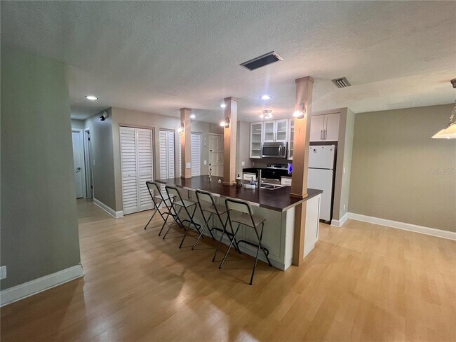 Building Photo - 302 Palm Coast Pkwy NE