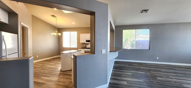 Building Photo - JUST RENOVATED 3 bedroom single story gem ...