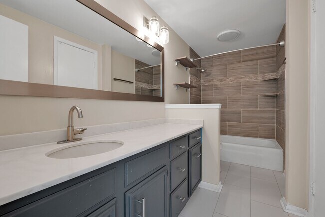 Building Photo - Charming 2 Bedroom Condominum
