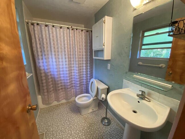 Building Photo - 2360 S 60th E