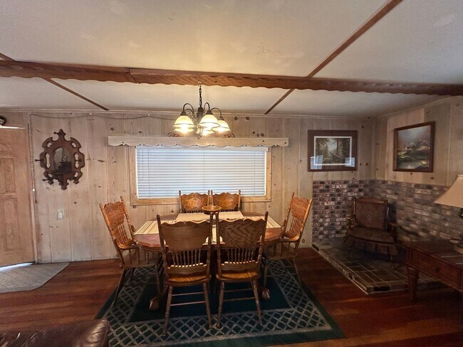 Building Photo - Great Neighborhood Near the Lake and Stateline Area - Long Term Rental