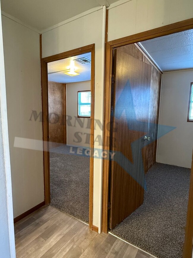 Building Photo - Updated, large lot, refrigerated air! Dona...