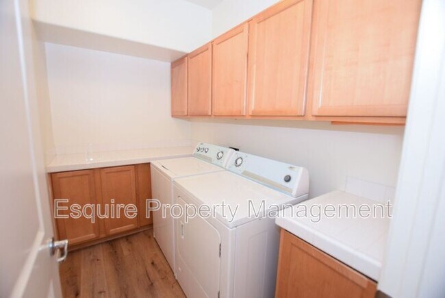 Building Photo - 363 Feather River Pl