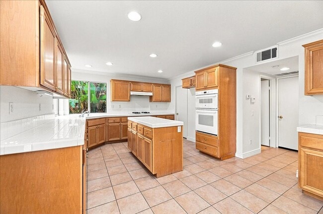 Building Photo - 32815 Paterno St