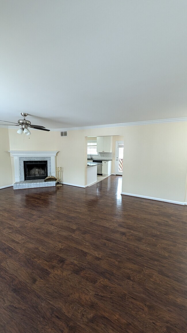 Building Photo - 1185 Ashford Ln