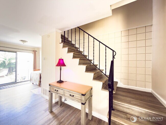 Building Photo - Charming 2BR Townhome in Hueneme Bay 55+ Golf Community