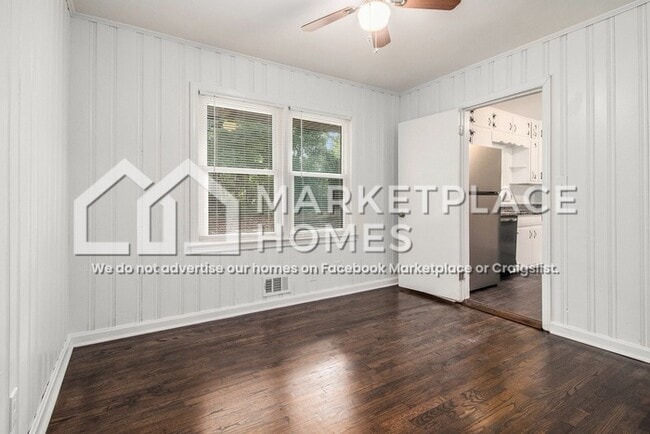 Building Photo - 2760 Dearwood Dr SW