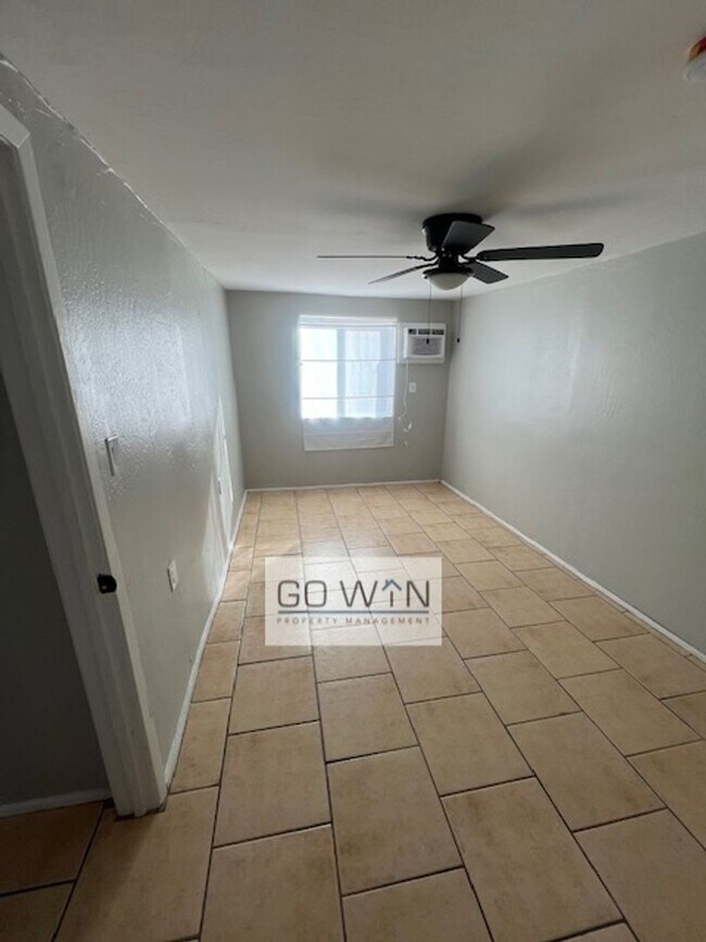 Building Photo - 1836 E Harvard St