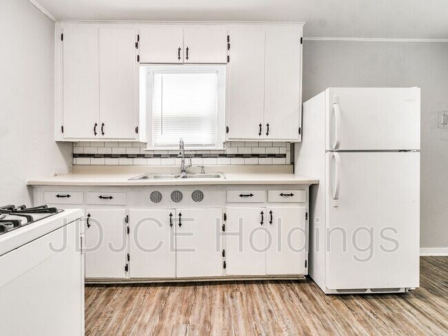 Building Photo - 536 E Northrup Dr