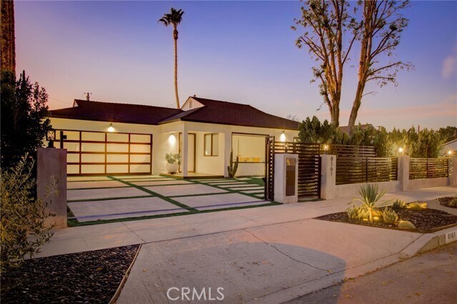 Building Photo - 8161 Encino Ave