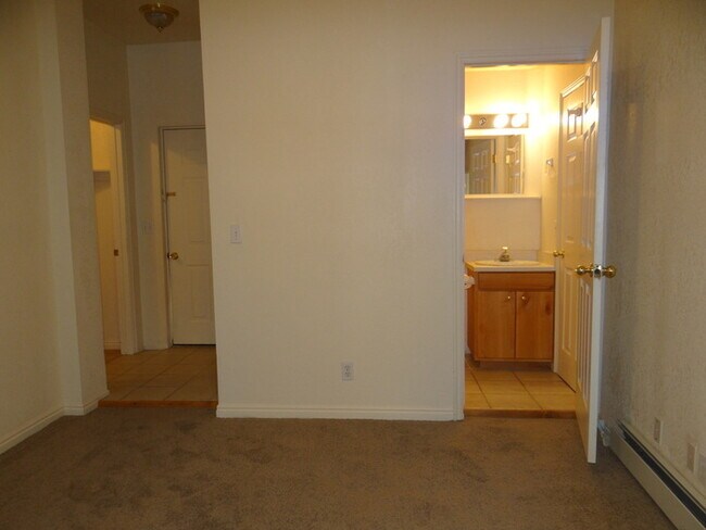 Building Photo - Fabulous Home- With Mother in Law Apartment