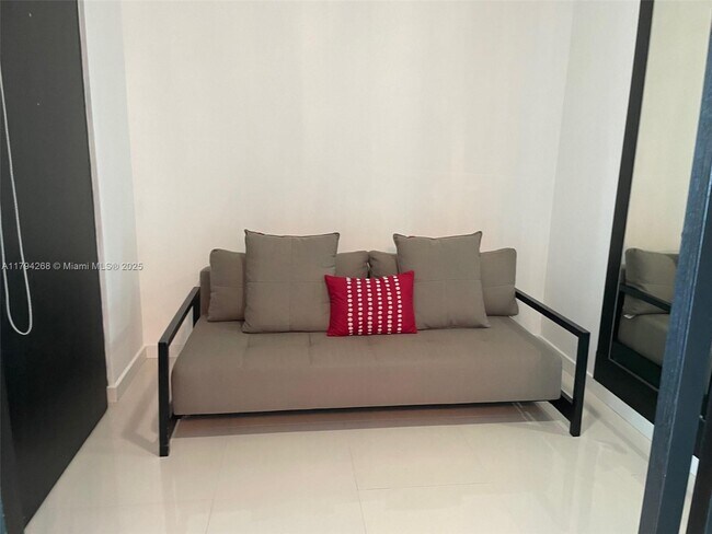 Building Photo - 900 Biscayne Blvd