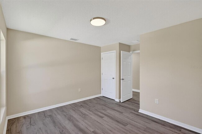 Building Photo - 1505 8th Ave E