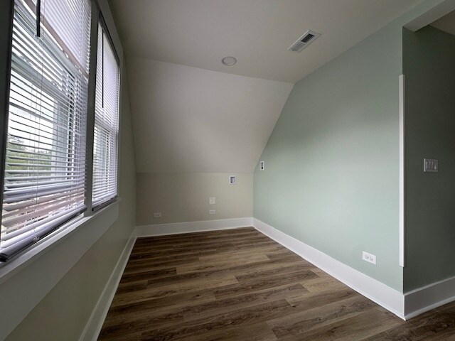 Bonus Room - 7719 Wilcox St