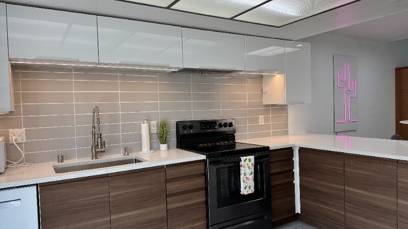 Building Photo - 2303 Los Patos Dr