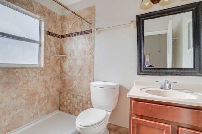 Building Photo - 31 Tuscany Pointe Ave
