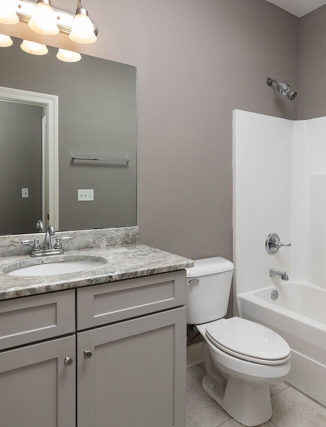 Building Photo - 530 Fifer Cir