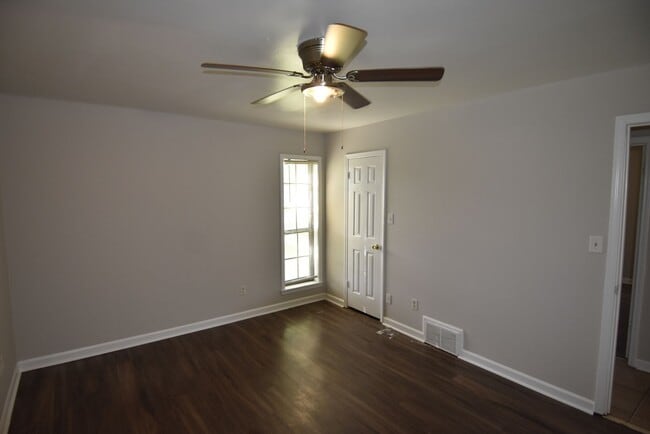 Building Photo - Stunning 5-Bedroom Home in Bartlett - Spacious, Elegant & Move-In Ready!