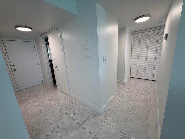 Building Photo - 4500 N Flagler Dr