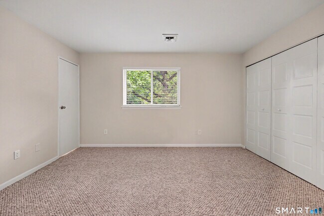 Building Photo - 172 Gillies Ln