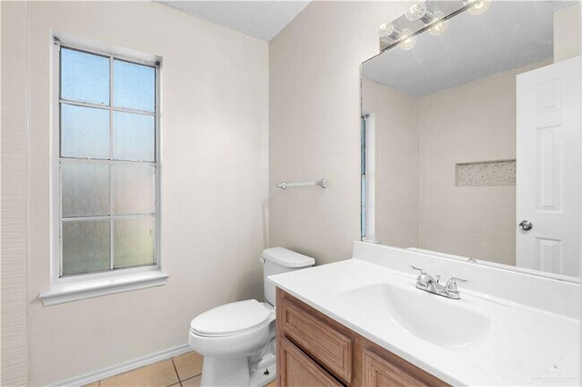 Building Photo - 1709 Jonquil Ave