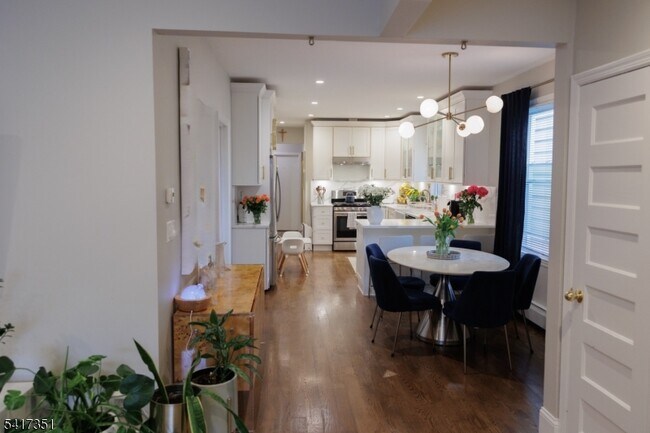 Building Photo - 33 Claremont Ave