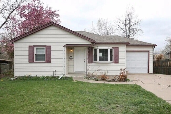Building Photo - 1745 W Crestline Dr
