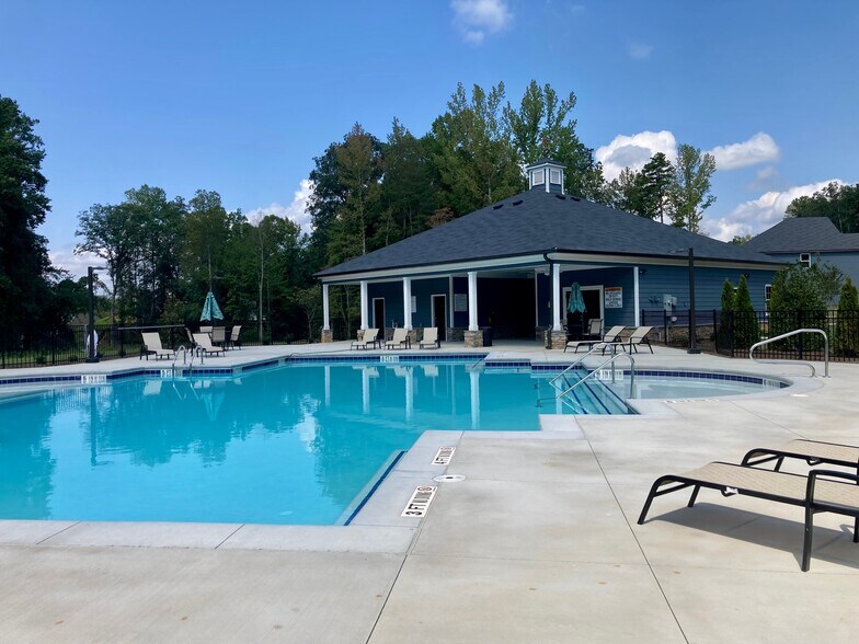 Building Photo - 354 Timberland Ave