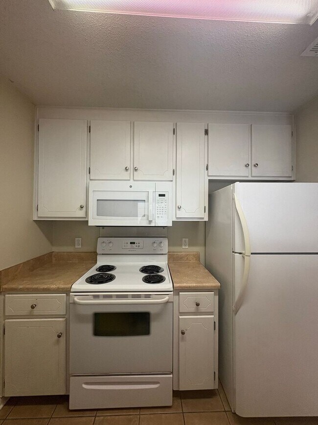 Building Photo - 125 Winthrope Ln