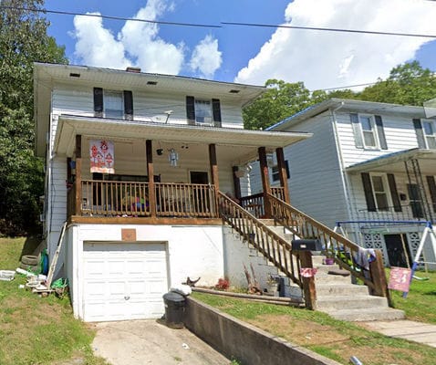 Building Photo - 604 Roxbury St