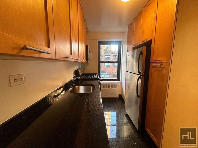 Building Photo - Fourth Avenue