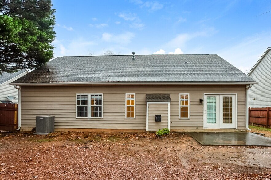 Building Photo - 6235 Red Clover Ln