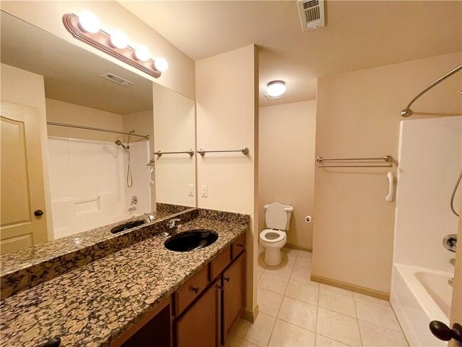 Building Photo - 1821 Bridle Rd