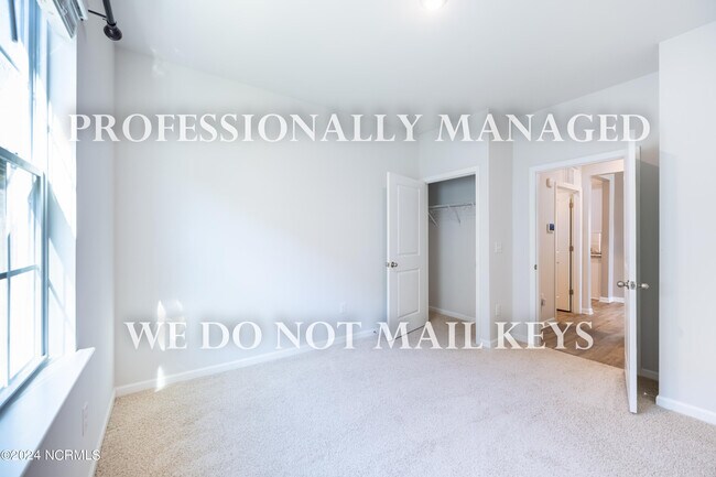 Building Photo - 458 Golden Villas Dr