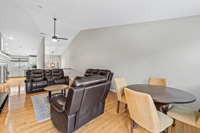 Building Photo - 2987 Saganashkee Ln