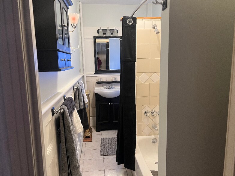 Building Photo - 83 S Hamilton St