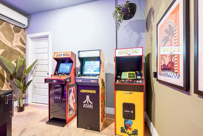 Building Photo - 19901 Charlie Claude Dr