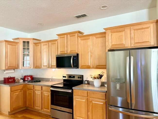 Building Photo - Beautiful 4 bedroom, 2.5 bath home with 2,444 sq. ft. in Harmony