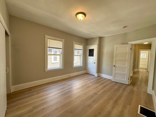 Building Photo - 18 Bromfield Rd
