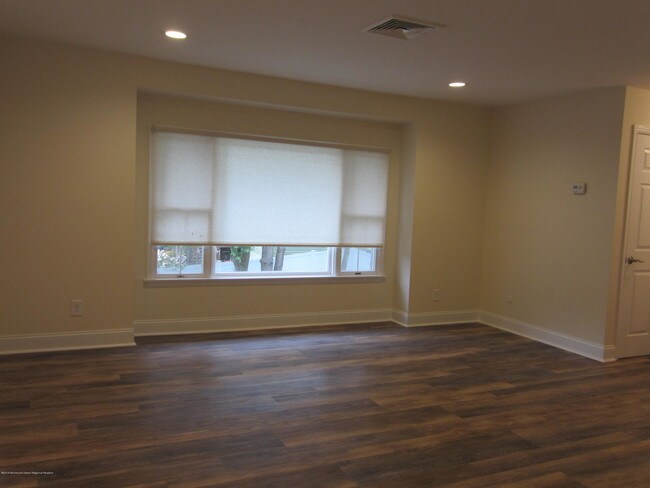 Building Photo - 22 Lasatta Ave