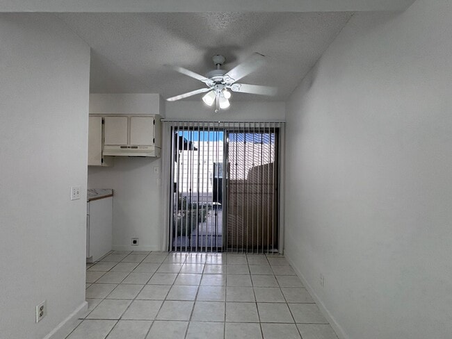 Building Photo - Two-Story Townhouse with Detached Garage