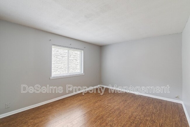 Building Photo - 207 Summit Ridge Dr