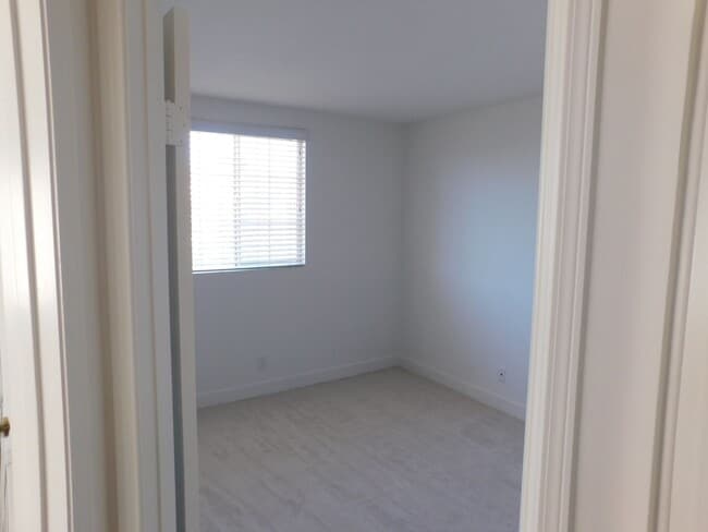 Building Photo - Beautiful 3 BD + Loft 2.5 BA Two Story SFR, close to The Marketplace!