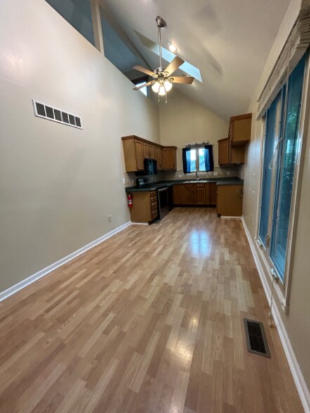 Building Photo - 2055 Old Falls Dr