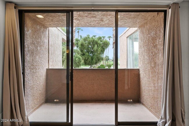 Building Photo - 7401 N Scottsdale Rd