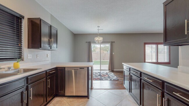 Building Photo - Vista Del Norte neighborhood 3 Bedroom