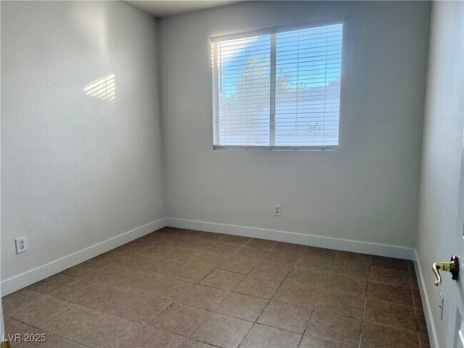 Building Photo - 3701 Ocean Waters St