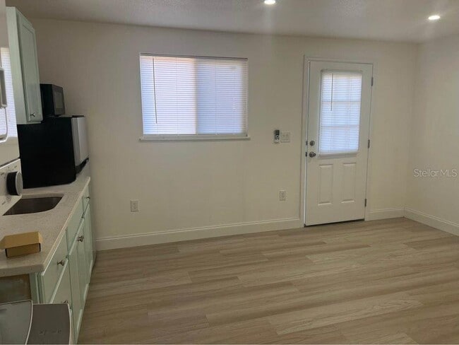 Building Photo - 831 Wolf Trail