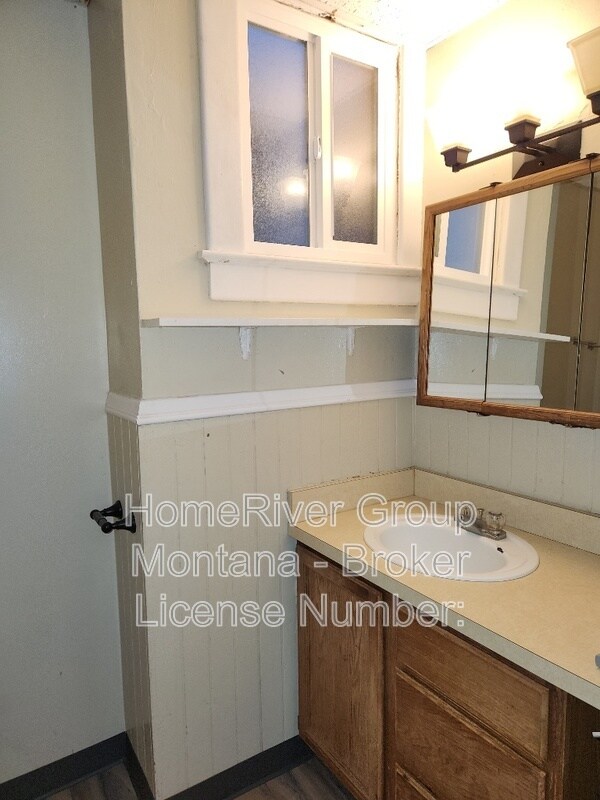 Building Photo - 542 S 3rd St W