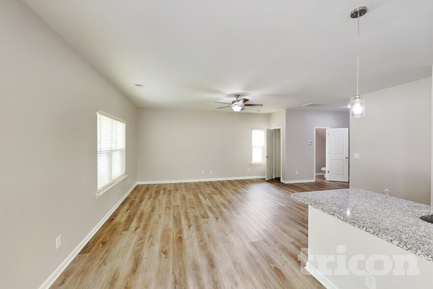 Building Photo - 205 Spring Knoll Dr